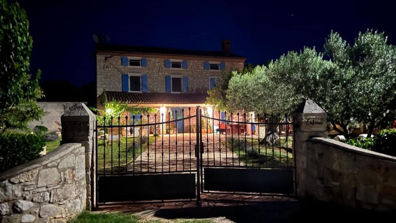 Farmhouse Cubani Bale Bagian luar foto